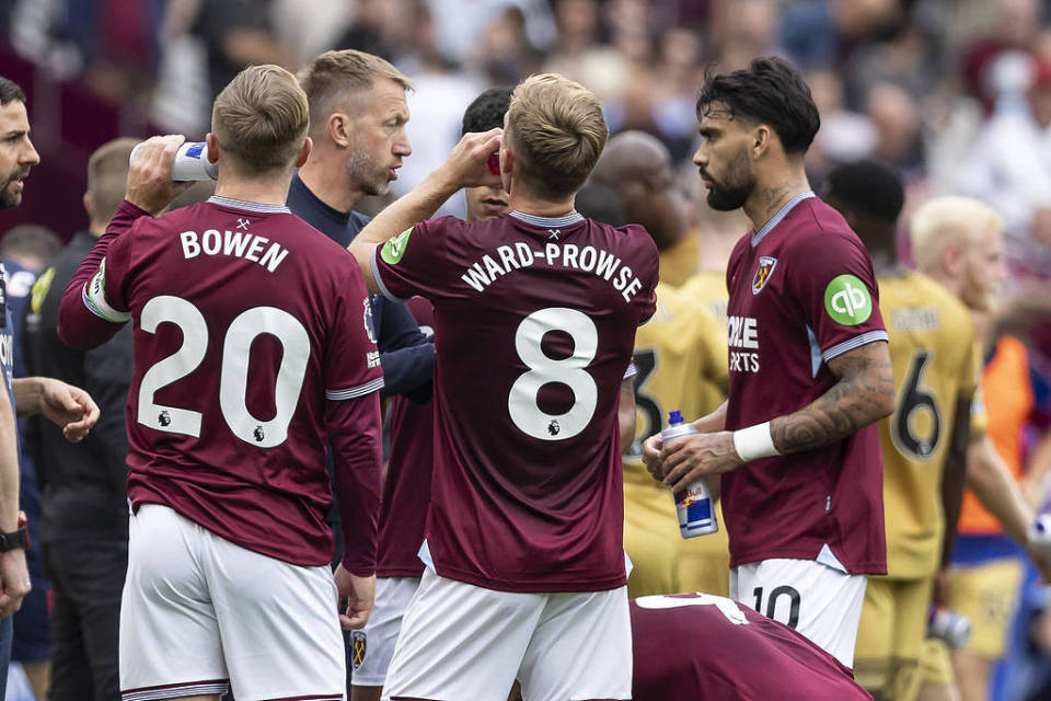 麻将实战技巧：如何利用“舍牌顺序”制造出一种你正在做乱牌的假象。（麻将实战策略：用舍牌顺序让对手误以为你在做乱牌）