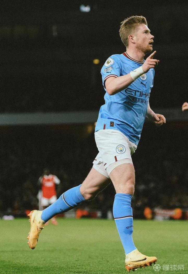 完成英格兰成年代表队首秀，夸安萨获赠纪念帽